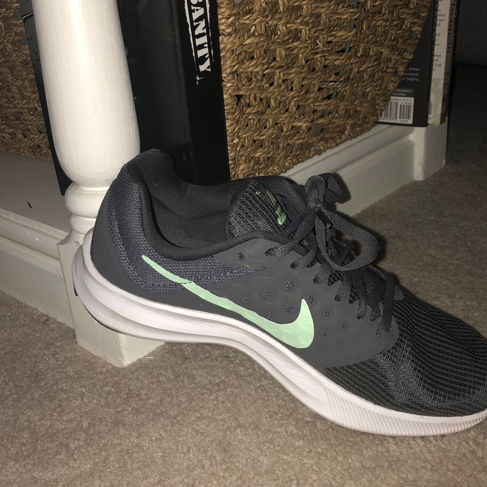 Nike downshifter 7 running shoes like new